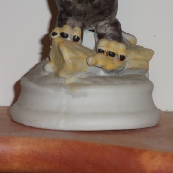 Vintage Bisque Ceramic/Porcelain Bald Eagle Standing On A Log Figurine Statue - Picture 7 of 13